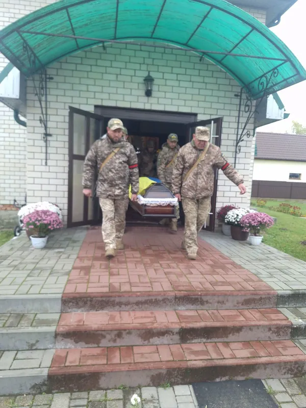 На Волині попрощалися із полеглим захисником Андрієм Смолярем (фото)