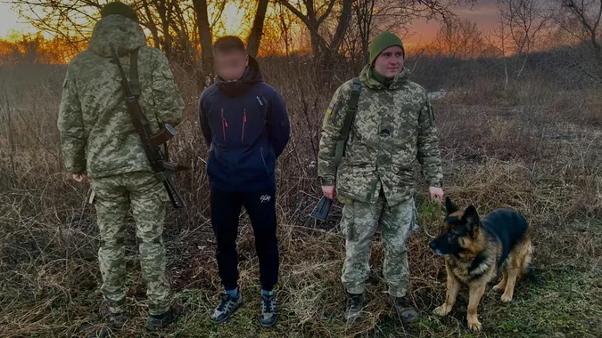 На кордоні зі Словаччиною зловили ухилянта з Волині і 13 його «колег» (фото)
