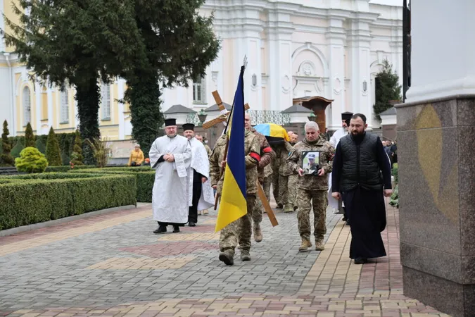 У Луцьку в останню дорогу провели захисника Сергія Ткача