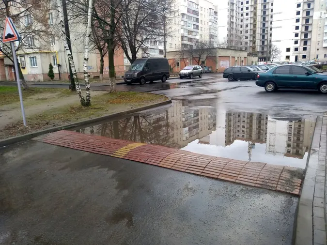 У Луцьку неправильно поклали «лежачого поліцейського»