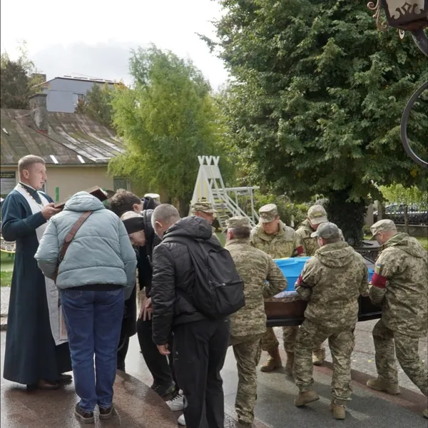 У Володимирі попрощалися із захисником Петром Бондарєвим, який майже рік вважався зниклим безвісти (фото)