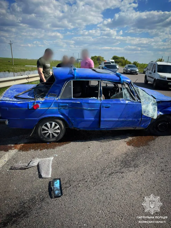 У Луцькому районі водій ВАЗу в'їхав у відбійник (фото)