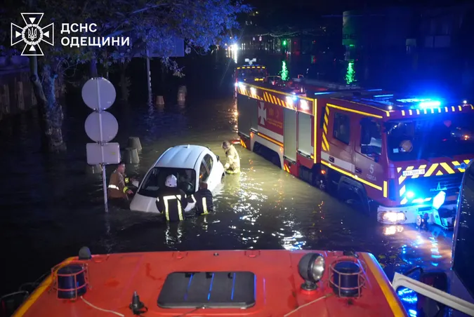 Внаслідок потужної зливи в Одесі загинули 9 людей, серед них – дитина (фото)