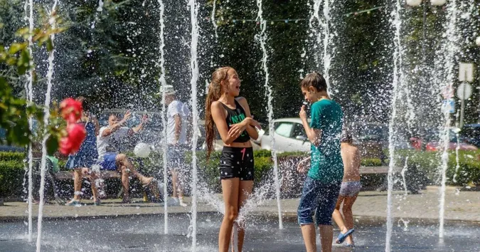 Україну накриє спека до +37°