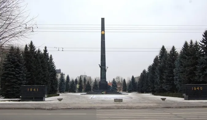 У Луцьку пропонуть забрати обеліск із меморіального комплексу 