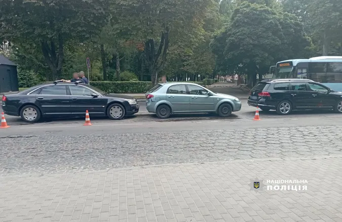 Ефект доміно: у Луцьку гепнулися три авто – травмувалась жінка
