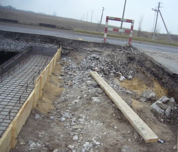 Водіїв на Волині просять не наїжджати на свіжий асфальт (фото)