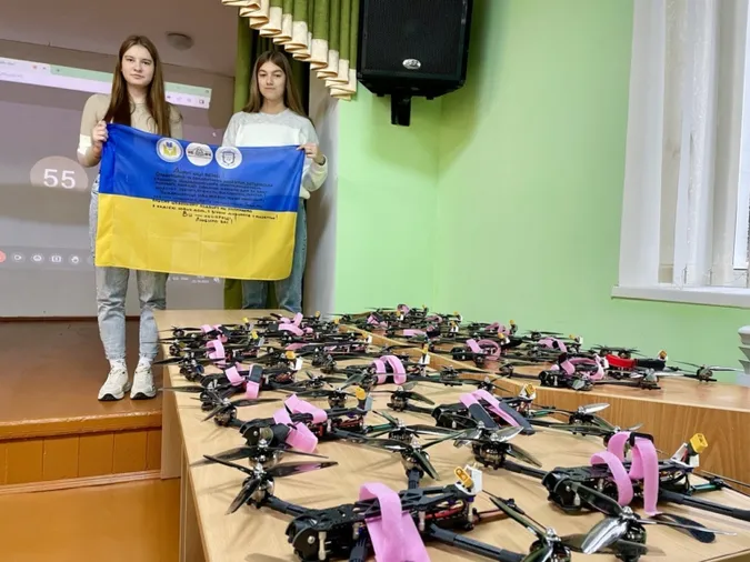 На Волині студенти й викладачі придбали 20 дронів для ЗСУ