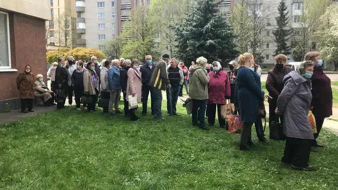 У Луцьку – довжелезні черги на переоформлення субсидій (фото)