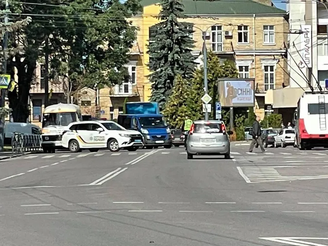 Луцьк у заторах: центр міста перекритий (фото)