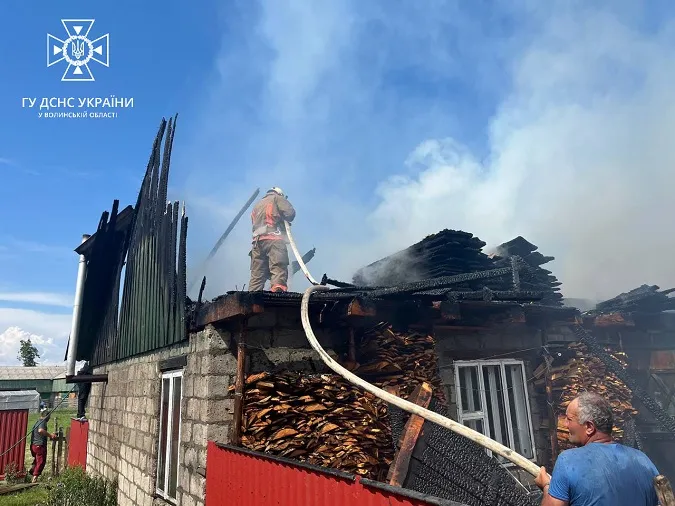 На Волині рятувальники борються з вогнем: за добу загасили п'ять пожеж