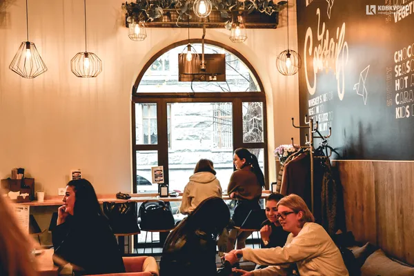 У центрі Луцька відкрили яскраву кав’ярню Ring Coffee (фото)
