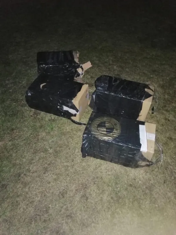 В автобусі та біля залізничних колій: на Волині знайшли контрабандні сигарети (фото)