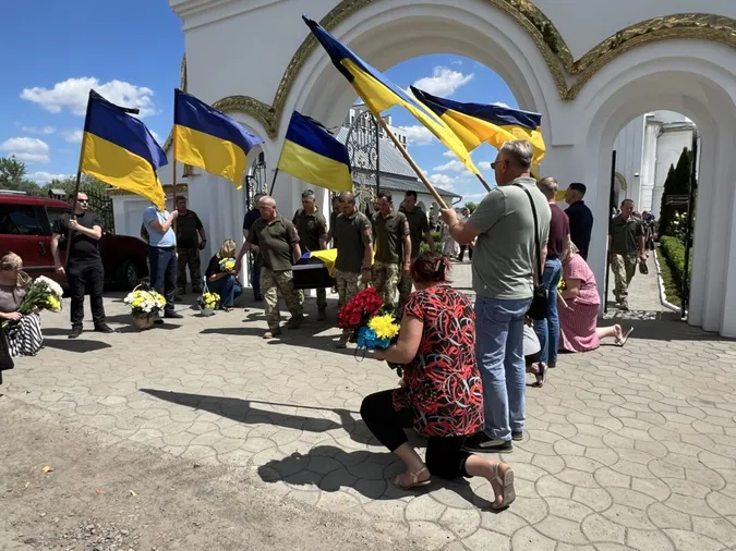 Понад рік тому загинув на Донеччині: на Волині попрощалися з Героєм Олеом Москалюком (фото)