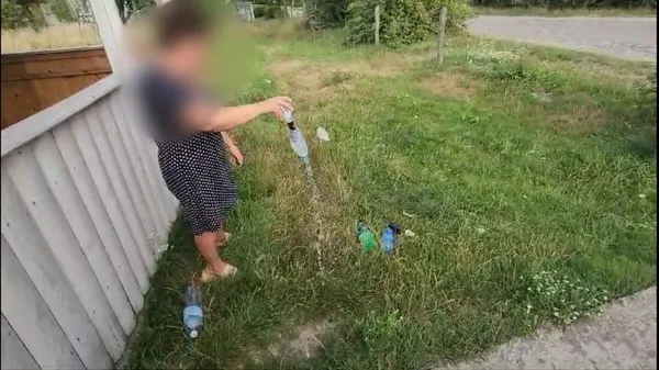 На Камінь-Каширщині селяни здали поліції жінку, яка торгувала самогоном