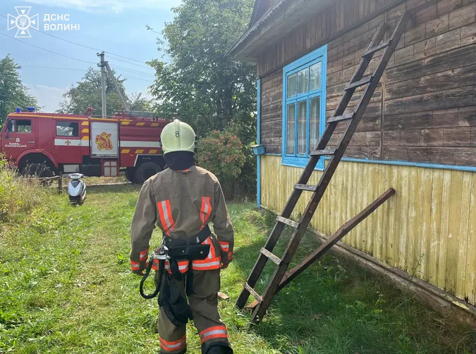 На Камінь-Каширщині через влучання блискавок сталися три пожежі (фото)