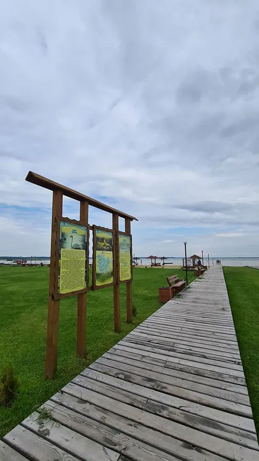 Показали, якою стала набережна на Світязі (фото)