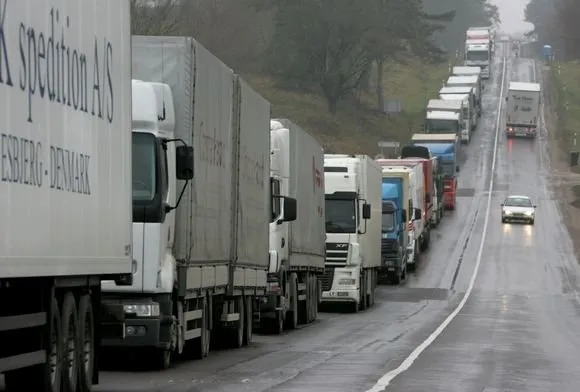 Волинські митники запевняють, що не сприяють блокуванню російських фур