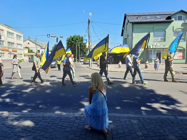Назавжди 44: у Ковелі провели в останню дорогу захисника Віталія Півня (фото)