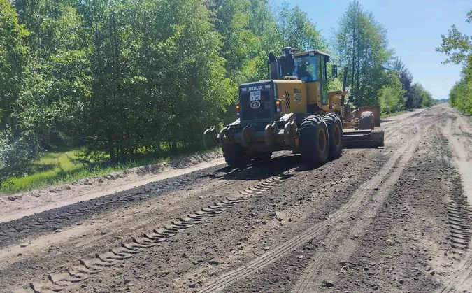 На Волині ремонтують «ґрунтовку» державного значення (фото)