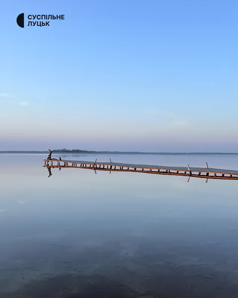 Вода, як дзеркало: березневі краєвиди на Світязі милують тишею і спокоєм (фото)