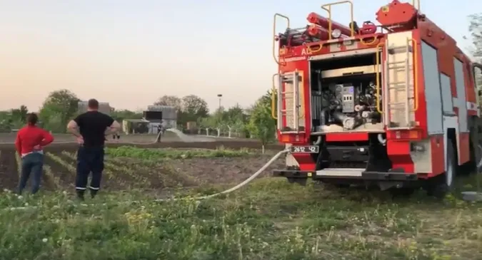 У Володимирі пожежною машиною поливали город (відео, оновлено)