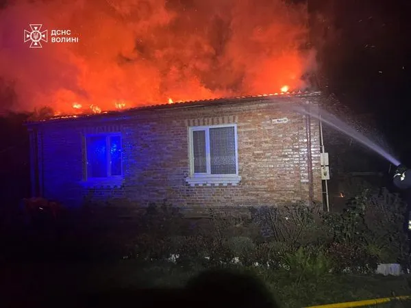 У Луцькому районі через несправність пічного опалення загорілася господарська будівля (фото)
