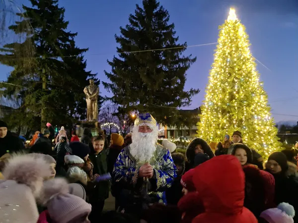 У Підгайцівській громаді засвітили головну ялинку (фото, відео)