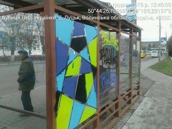 Луцькі муніципали знайшли порушення на зупинках громадського транспорту (фото)
