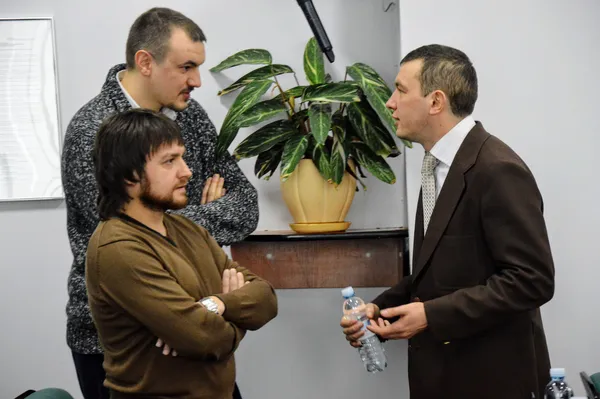 Активісти громадського формування «Самооборона Волині» Олександр Ніколайчук та Богдан Климчук спілкувалися із заступником мера Юрієм Моклицею