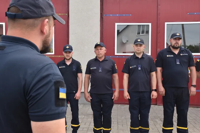 Волинські рятувальники поїхали розміновувати Донеччину (фото)
