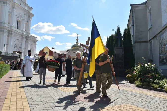 У Луцьку попрощалися з Героєм Володимиром Чернишем (фото)