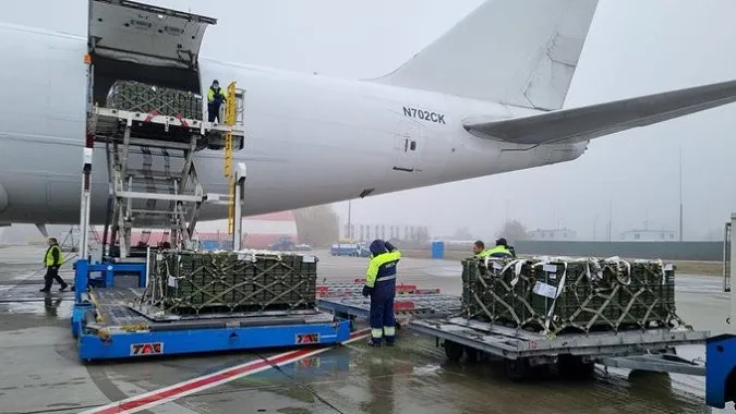 80 тонн боєприпасів: в Україну прибула партія технічної допомоги від США (фото)