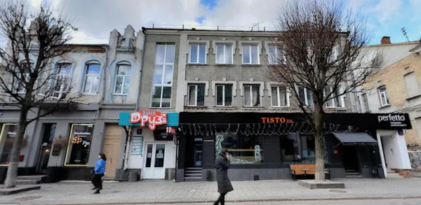 Нежитлова будівля у центрі Луцька на Лесі Українки, 9