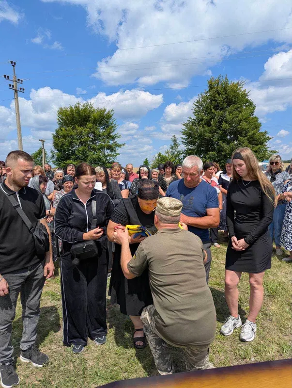 Через два роки після загибелі на Волині поховали воїна Петра Більчука (фото)