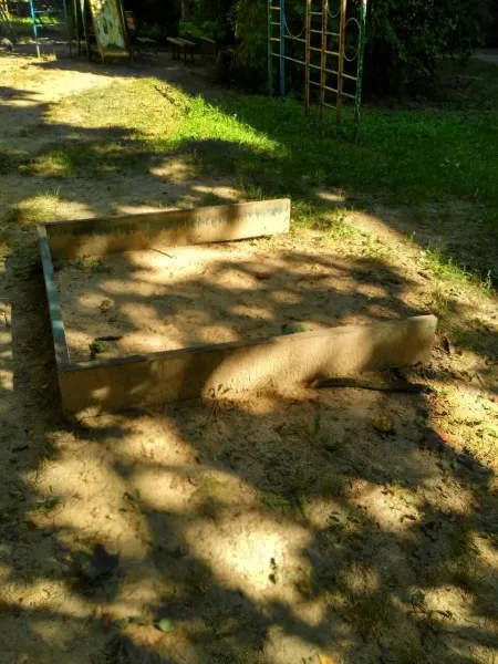 У Луцьку дитмайданчик наче «після війни» (фото)