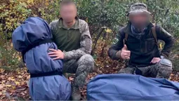 У Нововолинську волонтери виготовили сотню рюкзаків-баулів для військових (фото)