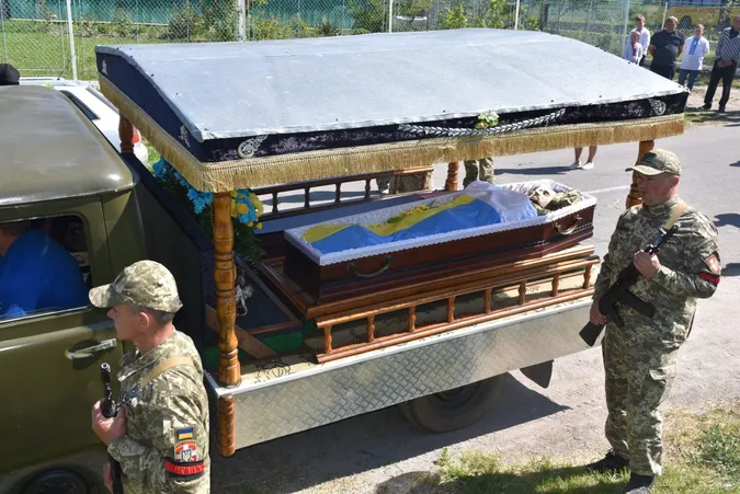 У Луцькому районі провели в останню путь Героя Павла Косячнікова (фото)
