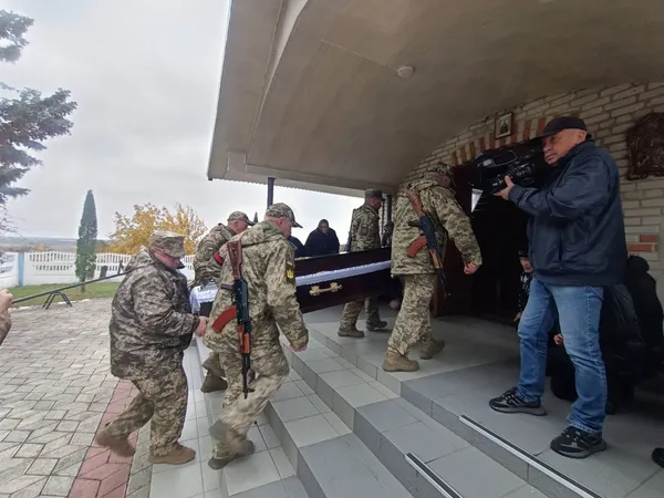 Пережив пекло полону, але серце зупинилося в лікарні: на Волині попрощалися з воїном Вадимом Яковським (фото)