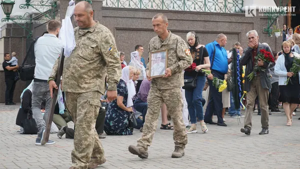 Луцьк у траурі: попрощалися із загиблим Героєм Валерієм Федюком (фото)