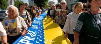 У Луцьку 250 волинян пройшли пам’ятною ходою на честь загиблих захисників (фото, відео)