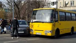 У центрі Луцька – аварія за участю маршрутки