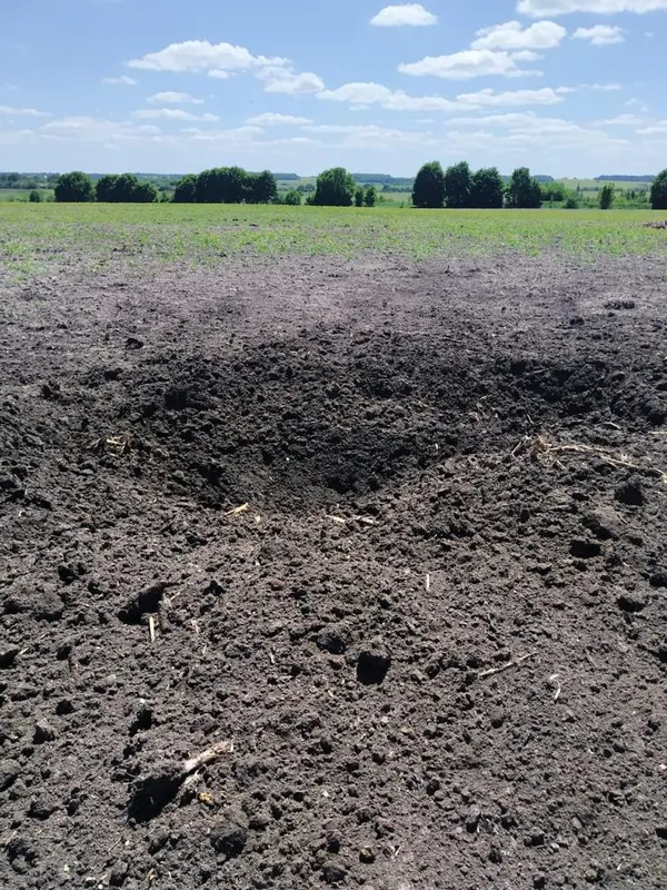 Літак випустив 6 ракет: рашисти втретє за день обстріляли Сумщину (фото, відео)