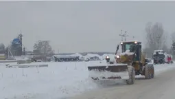 Працюють 24/7: на Волині дорожники борються з наслідками негоди (фото)