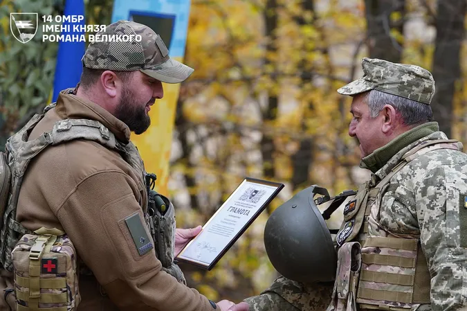 Бійцям 14 ОМБр вручили бригадні нагороди (фото)