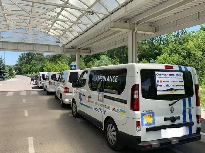 Франція передала Україні 10 карет швидкої допомоги