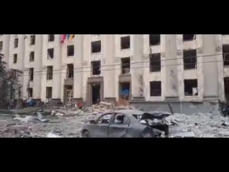 Внаслідок удару по будівлі Харківської ОДА – двоє загиблих (відео)