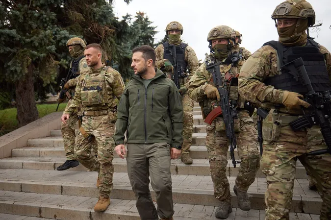 Зеленський приїхав у звільнений від окупантів Ізюм (фото, відео)