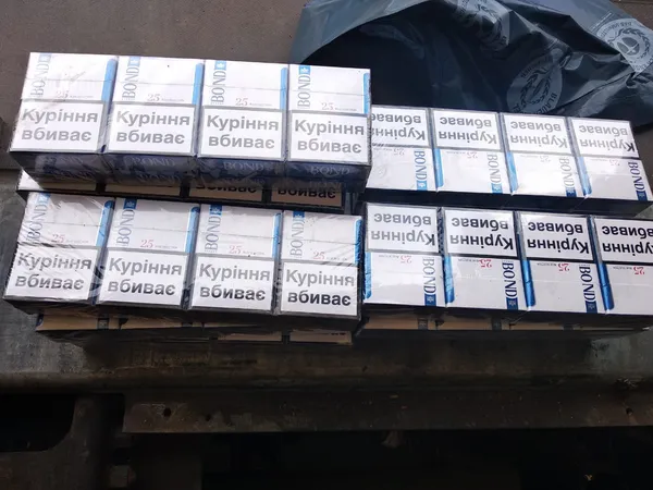 На Волині через 300 пачок сигарет водій «влетів» на півмільйона (фото, відео)