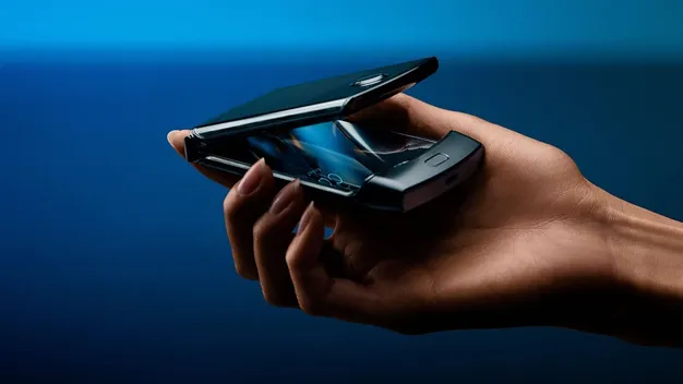 Motorola  представила телефон-жабку, який згинається  (фото, відео)